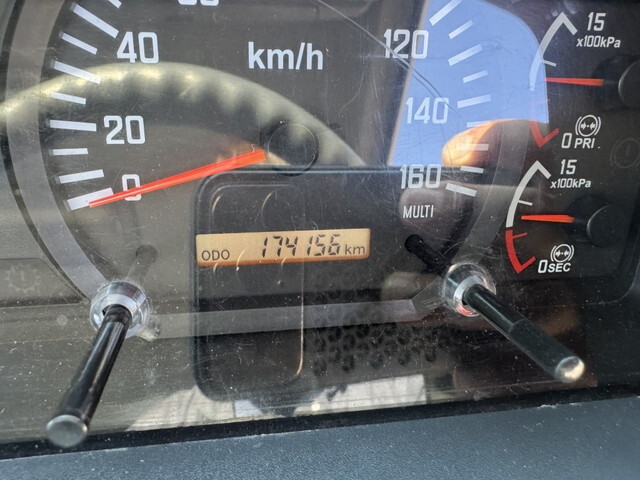 いすゞフォワード平ボディ中型（4t）[写真22]