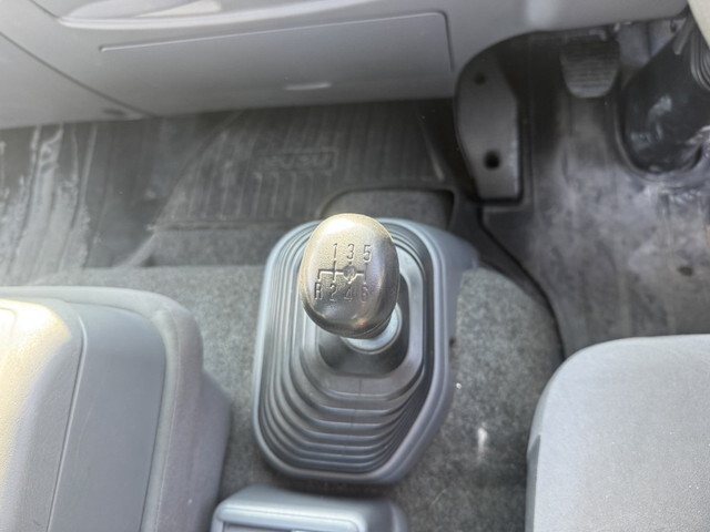 いすゞフォワード平ボディ中型（4t）[写真24]