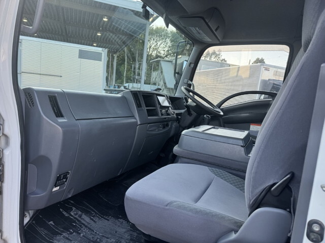 いすゞフォワード平ボディ中型（4t）[写真29]