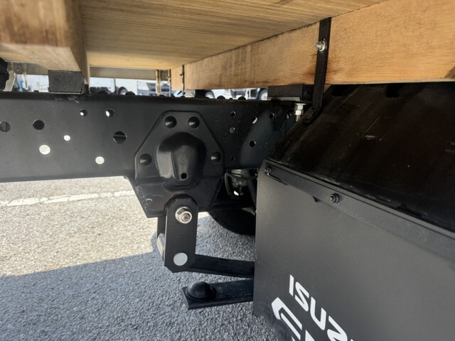 いすゞエルフ平ボディ小型（2t・3t）[写真15]