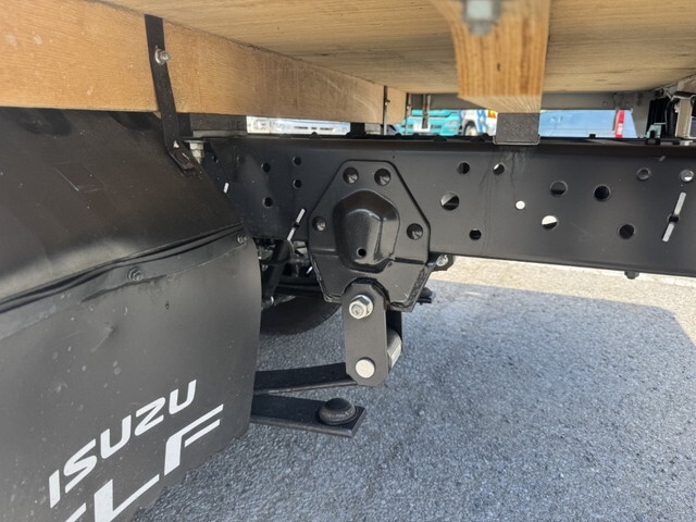 いすゞエルフ平ボディ小型（2t・3t）[写真14]