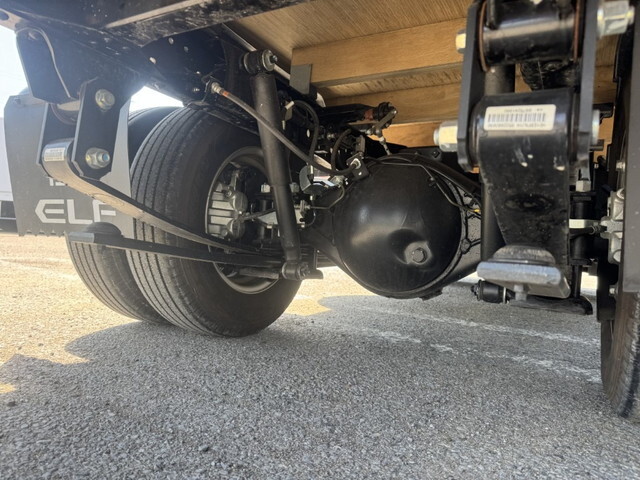 いすゞエルフ平ボディ小型（2t・3t）[写真17]