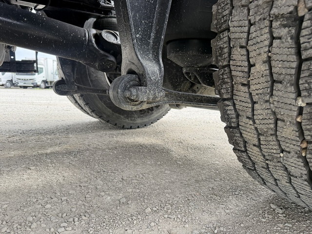 UDトラックスクオントレーラーヘッド（トラクターヘッド）大型（10t）[写真18]