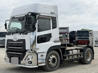 UDトラックスクオントレーラーヘッド（トラクターヘッド）大型（10t）[写真01]