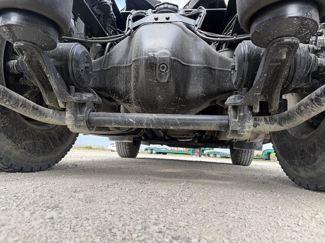 UDトラックスクオントレーラーヘッド（トラクターヘッド）大型（10t）[写真20]