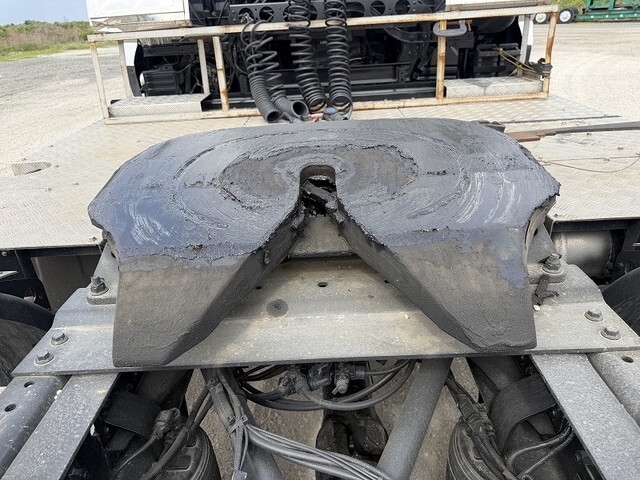 UDトラックスクオントレーラーヘッド（トラクターヘッド）大型（10t）[写真21]