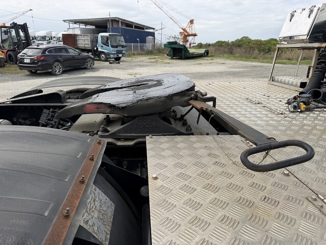 UDトラックスクオントレーラーヘッド（トラクターヘッド）大型（10t）[写真23]