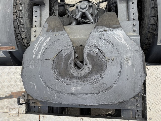 UDトラックスクオントレーラーヘッド（トラクターヘッド）大型（10t）[写真26]