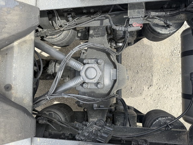 UDトラックスクオントレーラーヘッド（トラクターヘッド）大型（10t）[写真27]