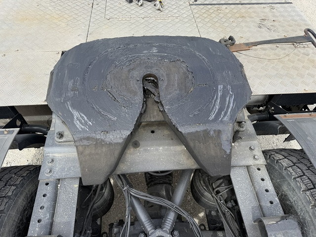 UDトラックスクオントレーラーヘッド（トラクターヘッド）大型（10t）[写真28]