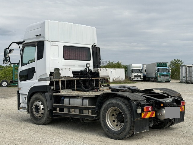 UDトラックスクオントレーラーヘッド（トラクターヘッド）大型（10t）[写真03]