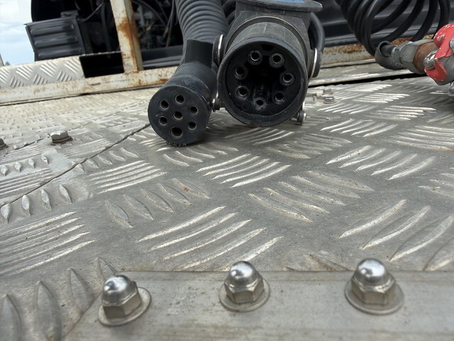 UDトラックスクオントレーラーヘッド（トラクターヘッド）大型（10t）[写真30]