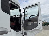 UDトラックスクオントレーラーヘッド（トラクターヘッド）大型（10t）[写真32]