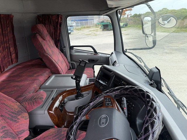 UDトラックスクオントレーラーヘッド（トラクターヘッド）大型（10t）[写真33]