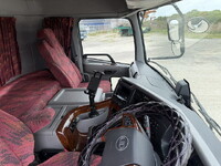 UDトラックスクオントレーラーヘッド（トラクターヘッド）大型（10t）[写真34]