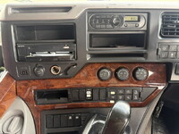 UDトラックスクオントレーラーヘッド（トラクターヘッド）大型（10t）[写真35]