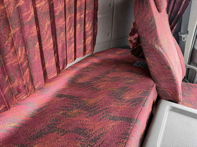 UDトラックスクオントレーラーヘッド（トラクターヘッド）大型（10t）[写真37]