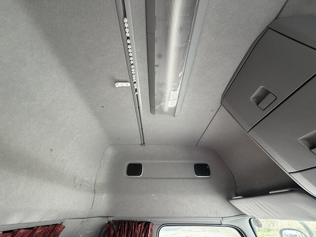 UDトラックスクオントレーラーヘッド（トラクターヘッド）大型（10t）[写真38]