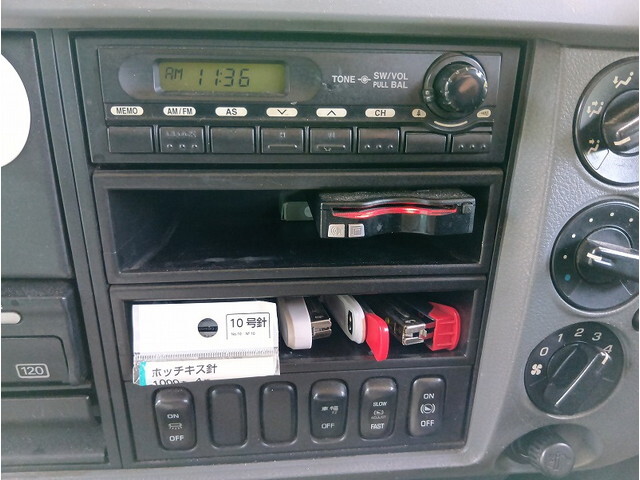 三菱ふそうファイター平ボディ中型（4t）[写真19]