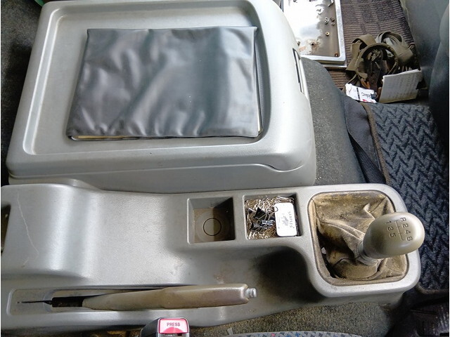 三菱ふそうファイター平ボディ中型（4t）[写真21]