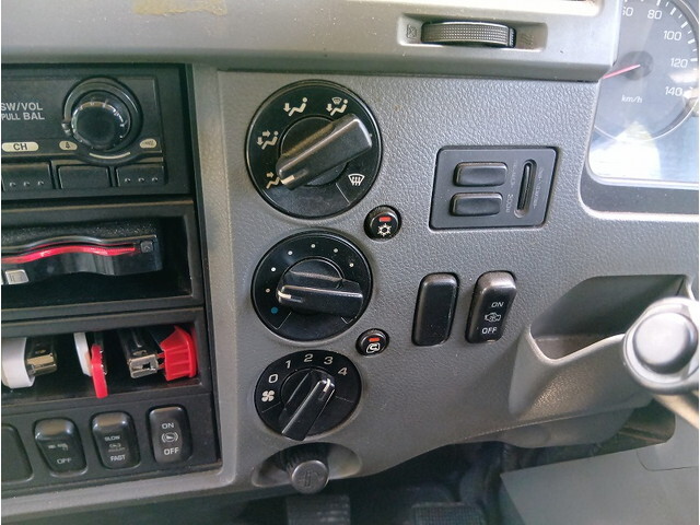 三菱ふそうファイター平ボディ中型（4t）[写真24]