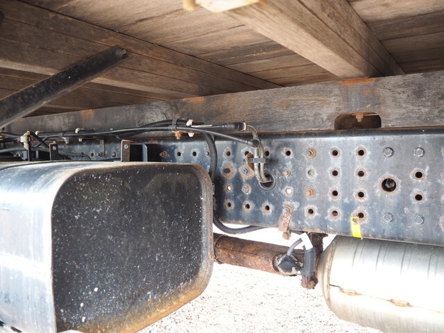 三菱ふそうキャンター平ボディ小型（2t・3t）[写真12]