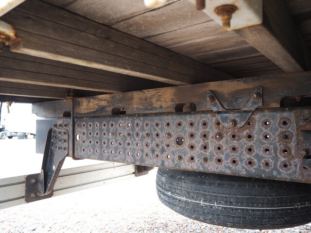 三菱ふそうキャンター平ボディ小型（2t・3t）[写真17]