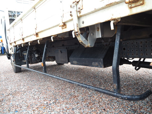 三菱ふそうキャンター平ボディ小型（2t・3t）[写真20]