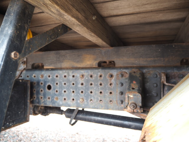 三菱ふそうキャンター平ボディ小型（2t・3t）[写真22]