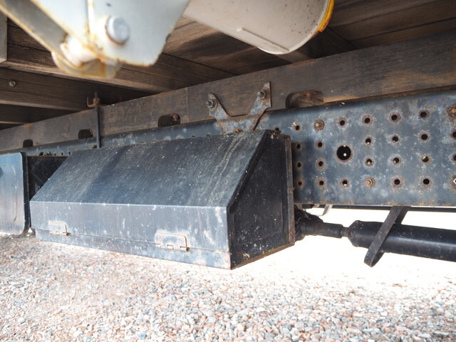 三菱ふそうキャンター平ボディ小型（2t・3t）[写真23]