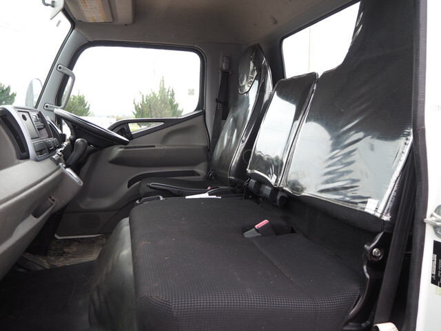 三菱ふそうキャンター平ボディ小型（2t・3t）[写真32]