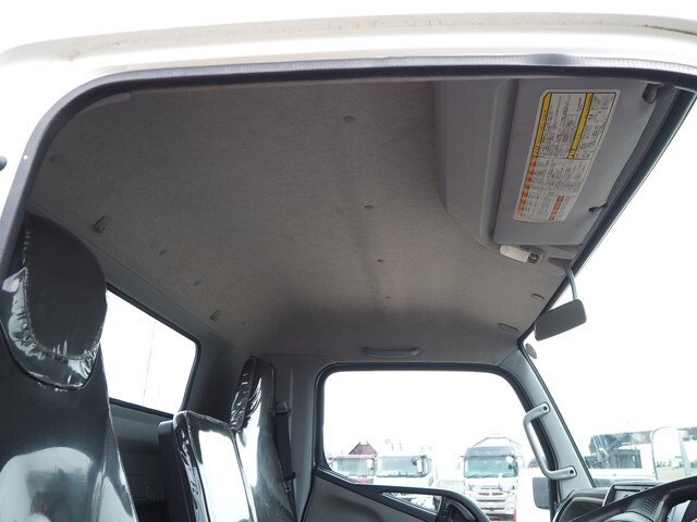 三菱ふそうキャンター平ボディ小型（2t・3t）[写真34]