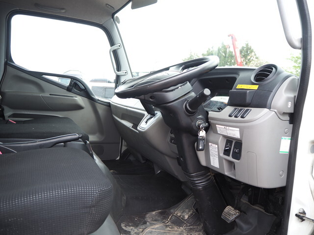 三菱ふそうキャンター平ボディ小型（2t・3t）[写真35]