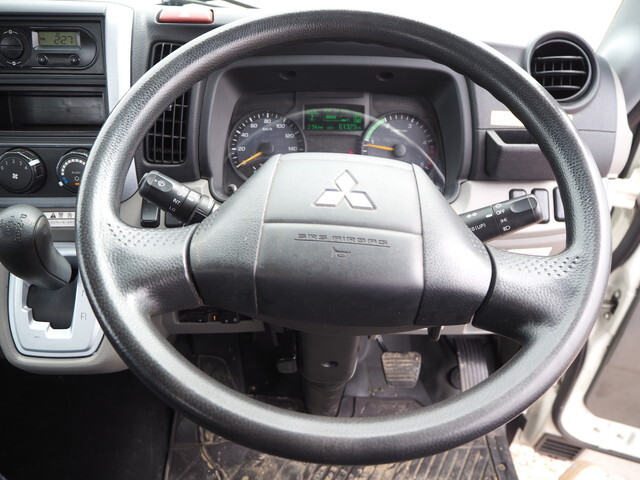 三菱ふそうキャンター平ボディ小型（2t・3t）[写真36]