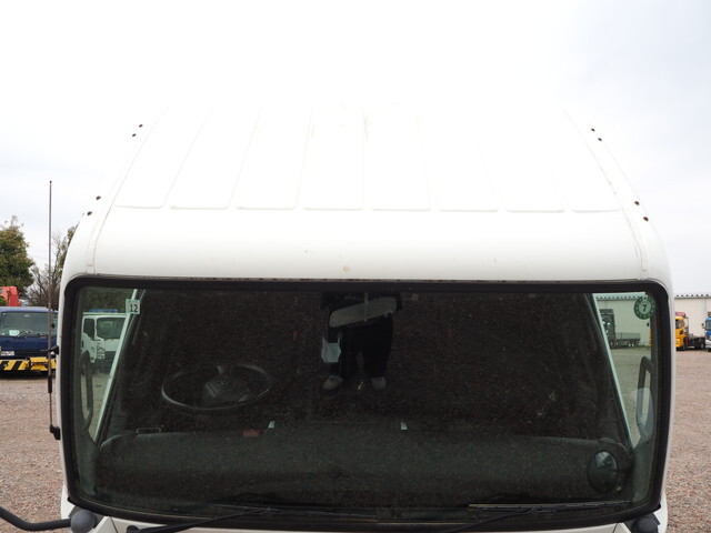 三菱ふそうキャンター平ボディ小型（2t・3t）[写真09]