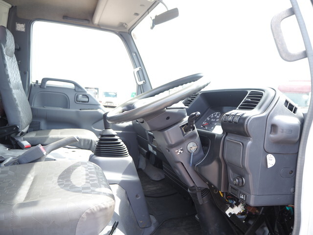 いすゞエルフクレーン4段小型（2t・3t）[写真32]