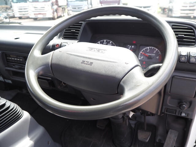 いすゞエルフクレーン4段小型（2t・3t）[写真34]