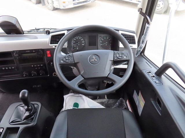 三菱ふそうファイターアルミウイング中型（4t）[写真22]