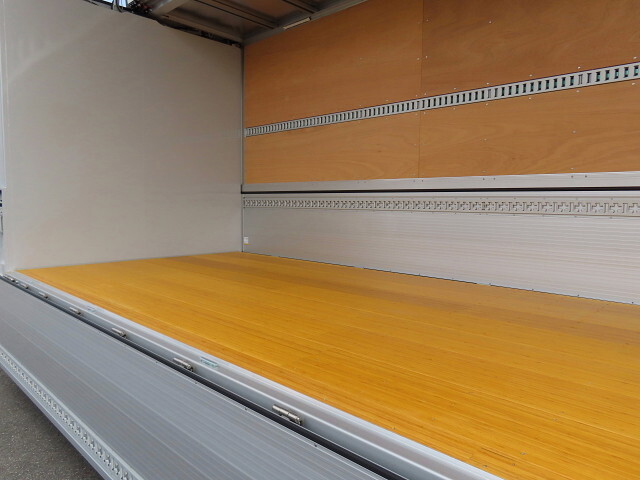 三菱ふそうファイターアルミウイング中型（4t）[写真28]