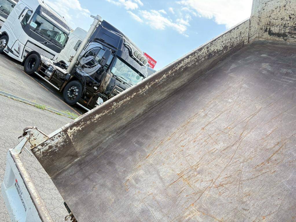 いすゞエルフダンプ小型（2t・3t）[写真09]