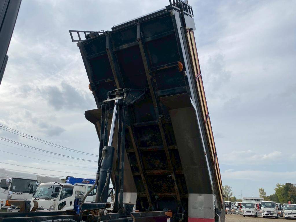 日野プロフィアダンプ大型（10t）[写真11]