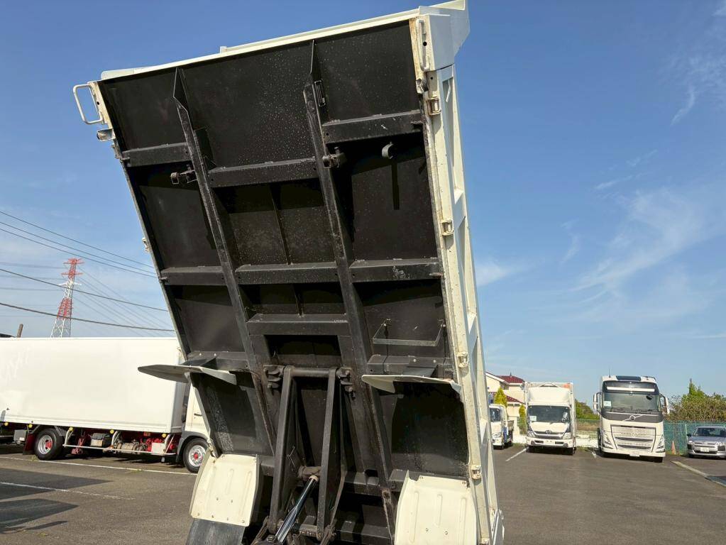 三菱ふそうキャンターダンプ小型（2t・3t）[写真13]
