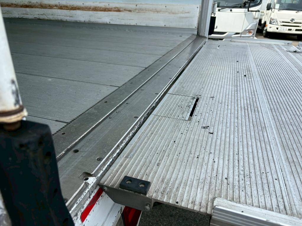 日野レンジャー冷凍車（冷蔵車）中型（4t）[写真12]