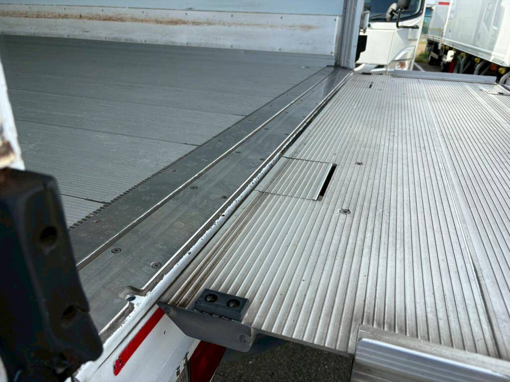 日野レンジャー冷凍車（冷蔵車）中型（4t）[写真12]