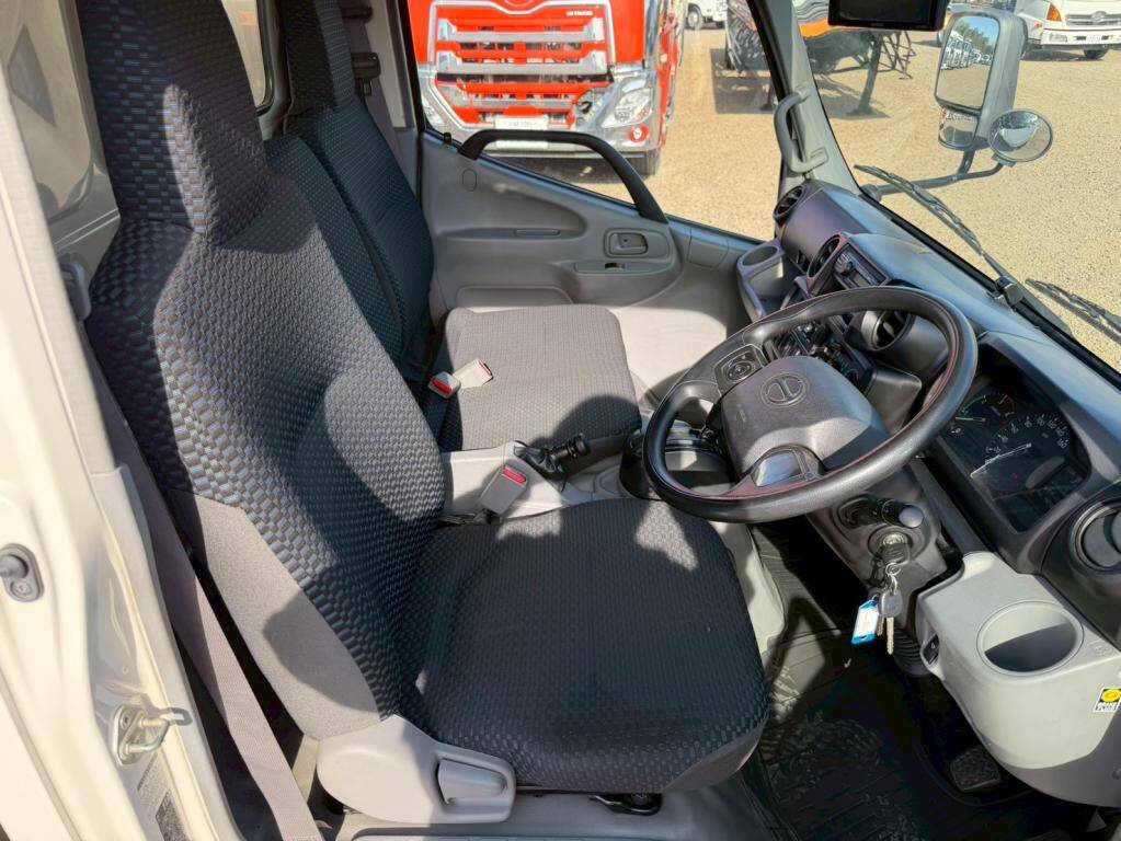 日野デュトロアルミバン小型（2t・3t）[写真17]