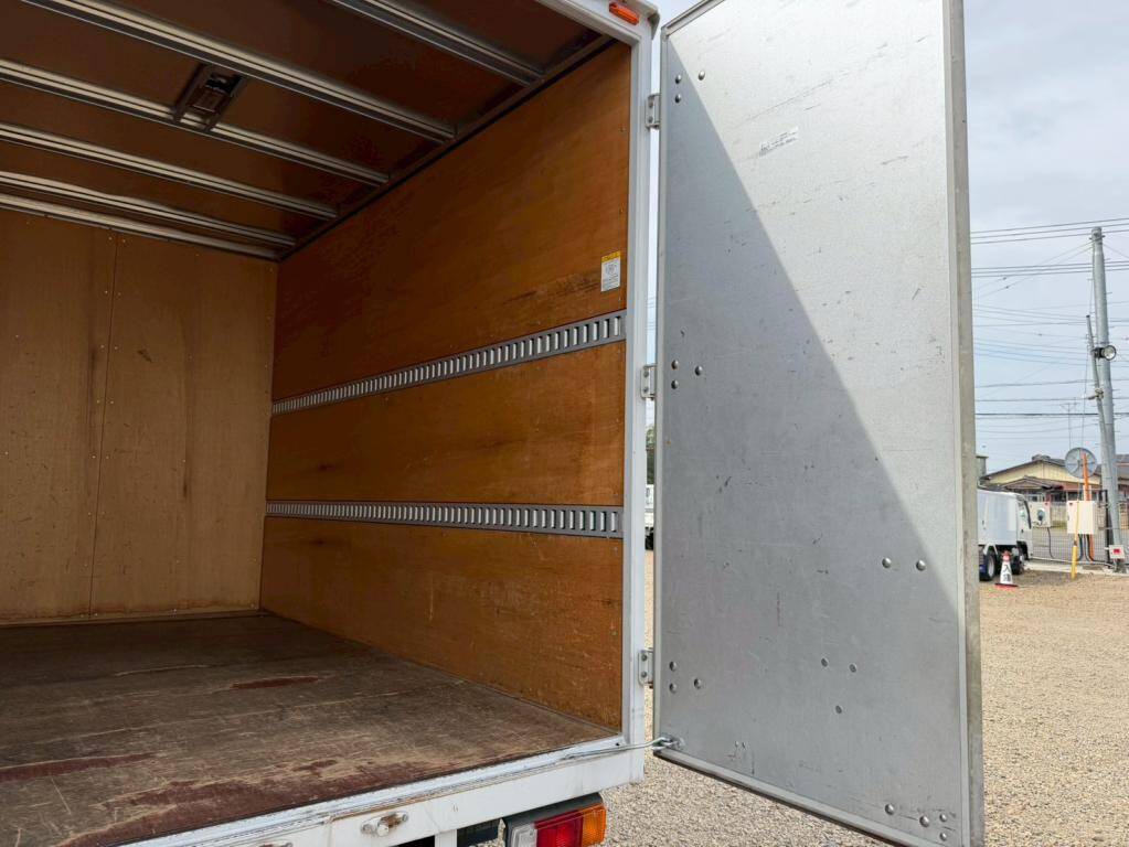 日野デュトロアルミバン小型（2t・3t）[写真09]