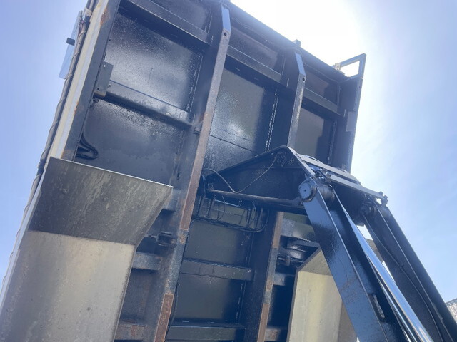 三菱ふそうスーパーグレートダンプ大型（10t）[写真10]