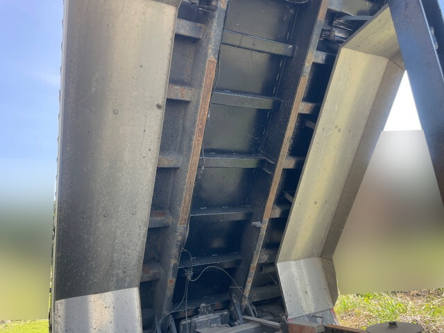 三菱ふそうスーパーグレートダンプ大型（10t）[写真11]