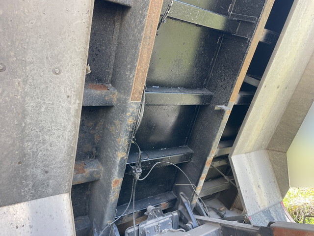 三菱ふそうスーパーグレートダンプ大型（10t）[写真12]