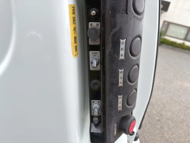 三菱ふそうキャンターパッカー車（塵芥車）小型（2t・3t）[写真18]